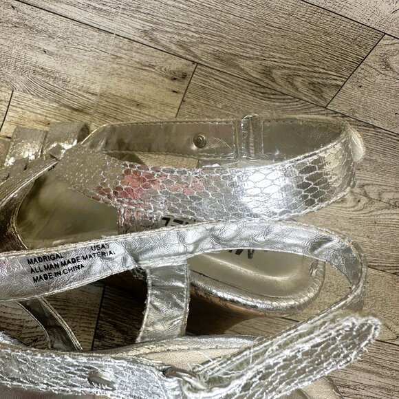 MICHAEL Michael Kors Girls Youth Silver Open Toe Cork Wedged Heel Sandals Size 3 - Picture 5 of 9